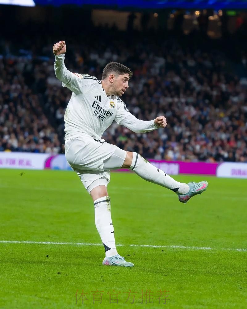 西甲-皇马3-1巴萨领跑 本泽马破门巴尔韦德贴地斩 西甲-皇马3-1巴萨领跑 本泽马破门巴尔韦德贴地斩